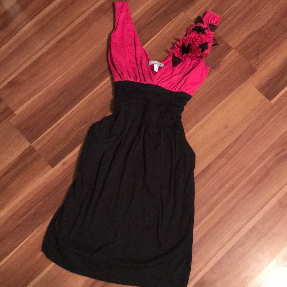 🌸Super cute black and hot pink dress